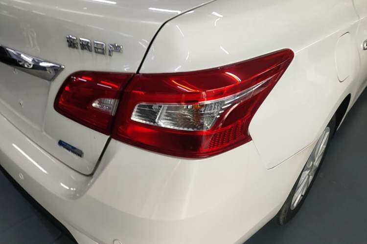 Used Nissan Sylphy 2019 1.6XV CVT Smart Connect Luxury Edition China VI Standard Exterior 3