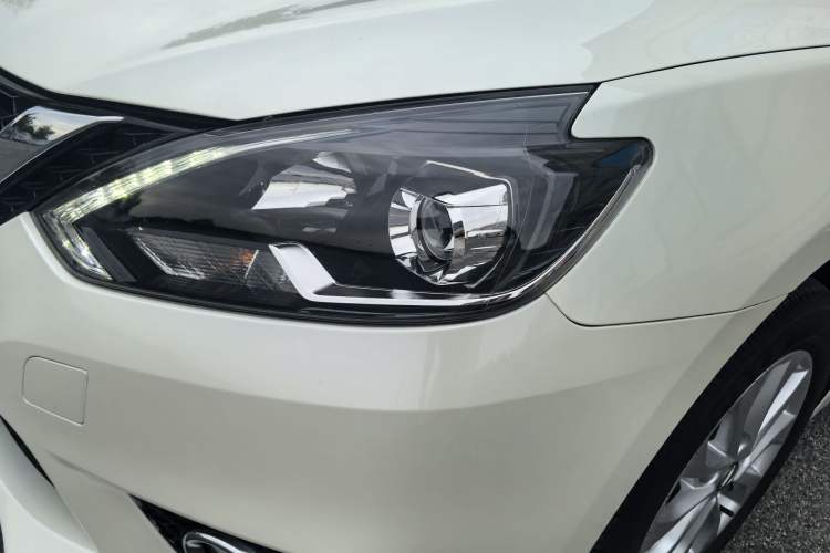 Used Nissan Sylphy 2019 1.6XV CVT Smart Connect Luxury Edition China VI Standard Exterior 3