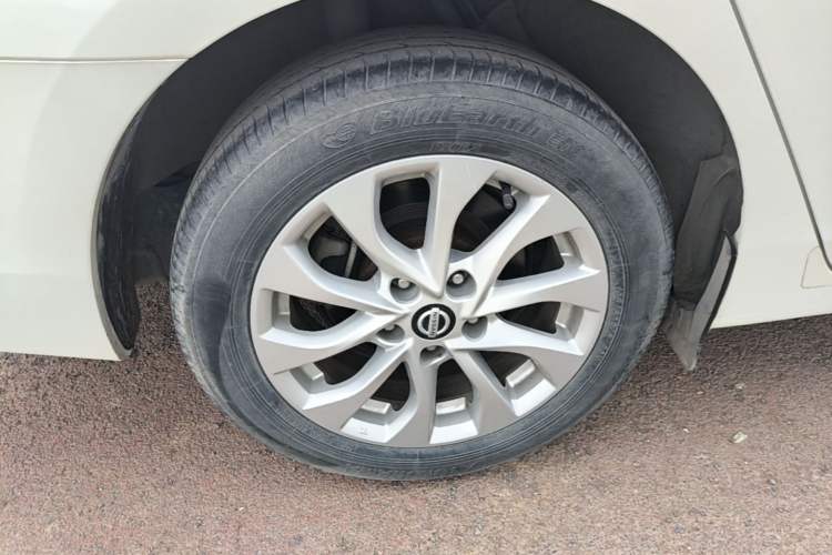 Used Nissan Sylphy 2019 1.6XV CVT Smart Connect Luxury Edition China VI Standard Exterior 5