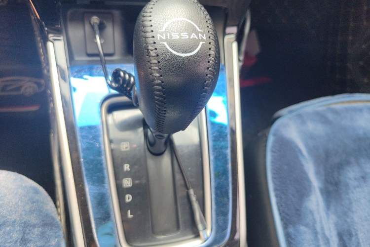 Used Nissan Sylphy 2019 1.6XV CVT Smart Connect Luxury Edition China V Standard Gear Lever