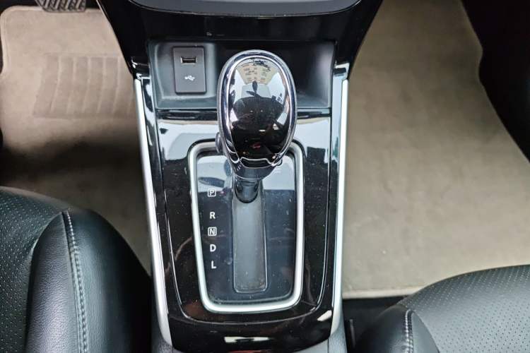 Used Nissan Sylphy 2019 1.6XV CVT Smart Connect Luxury Edition China V Standard Gear Lever