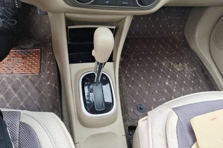 Used Nissan Sylphy 2019 Classic 1.6XE+ CVT SmartConnect Leading Edition Gear Lever