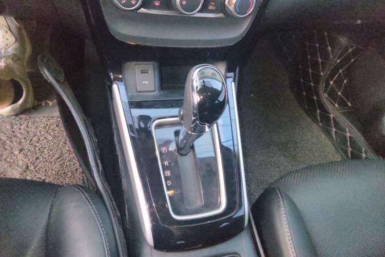 Used Nissan Sylphy 2019 1.6XV CVT Smart Connect Luxury Edition China VI Standard Gear Lever