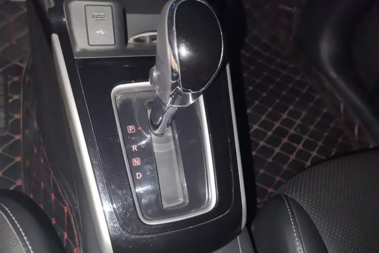 Used Nissan Sylphy 2019 1.6XV CVT Smart Connect Luxury Edition China VI Standard Gear Lever