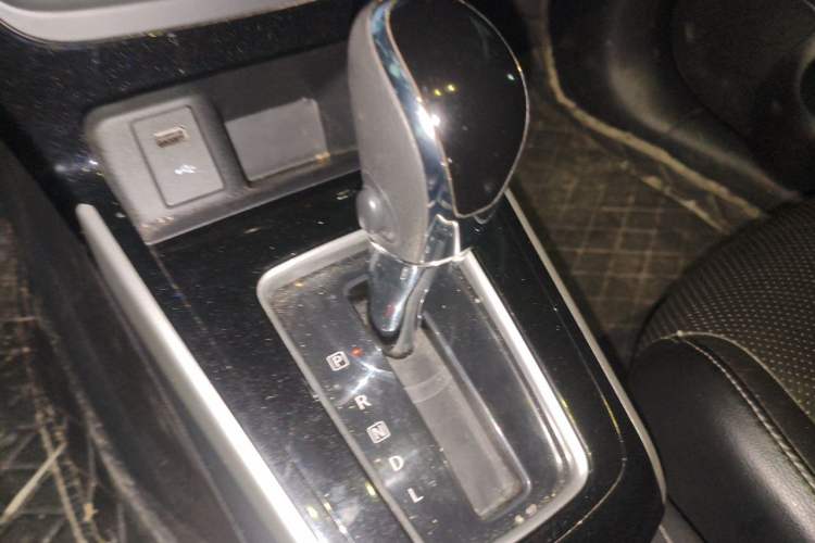 Used Nissan Sylphy 2019 1.6XV CVT Smart Connect Luxury Edition China V Standard Gear Lever
