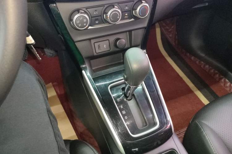 Used Nissan Sylphy 2019 Classic 1.6XL CVT Luxury Edition Gear Lever