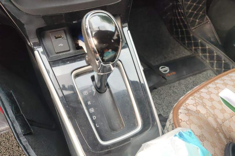 Used Nissan Sylphy 2019 1.6XV CVT Smart Connect Luxury Edition China VI Standard Gear Lever
