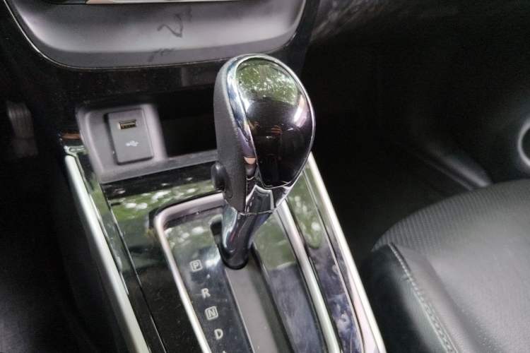 Used Nissan Sylphy 2019 1.6XV CVT Smart Connect Luxury Edition China VI Standard Gear Lever
