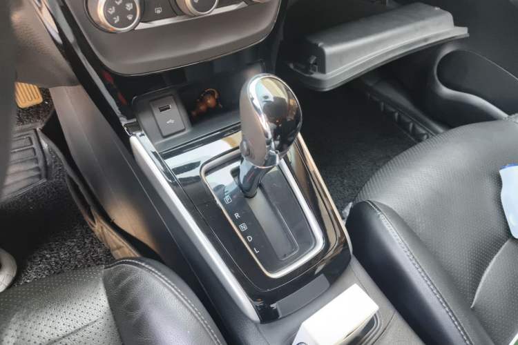 Used Nissan Sylphy 2019 1.6XV CVT Smart Connect Luxury Edition China VI Standard Gear Lever