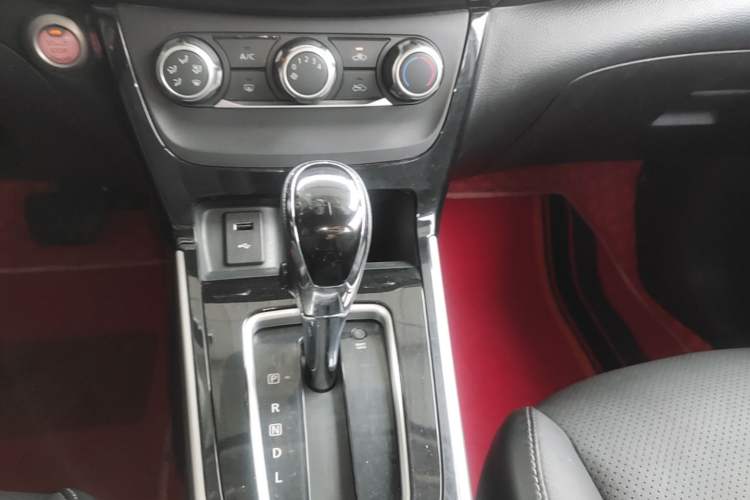 Used Nissan Sylphy 2019 1.6XV CVT Smart Connect Luxury Edition China VI Standard Gear Lever