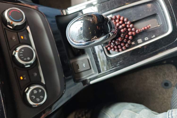 Used Nissan Sylphy 2019 1.6XV CVT Smart Connect Luxury Edition China VI Standard Gear Lever