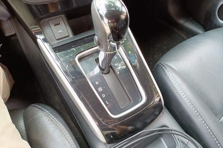 Used Nissan Sylphy 2019 1.6XV CVT Smart Connect Luxury Edition China VI Standard Gear Lever
