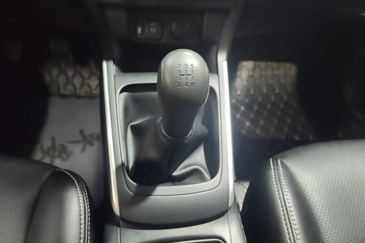 Used Nissan Sylphy 2019 Classic 1.6XE Manual Comfort Edition Gear Lever