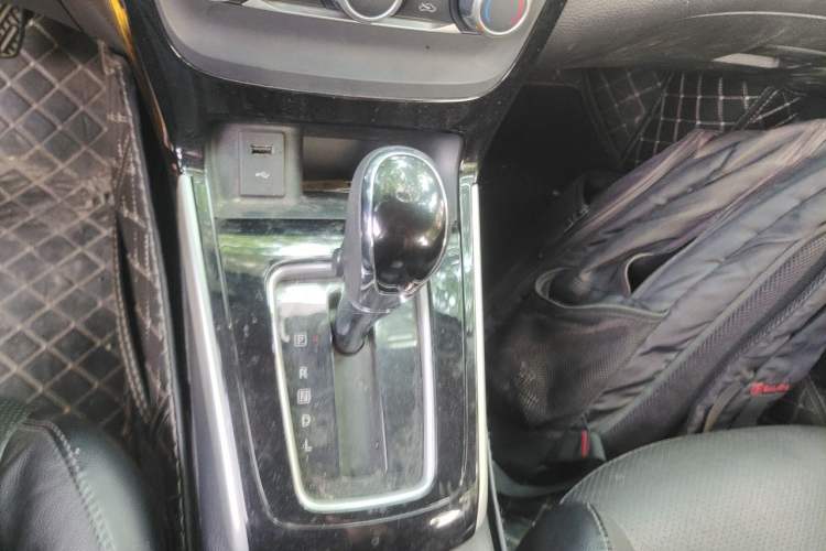 Used Nissan Sylphy 2019 1.6XV CVT Smart Connect Luxury Edition China VI Standard Gear Lever
