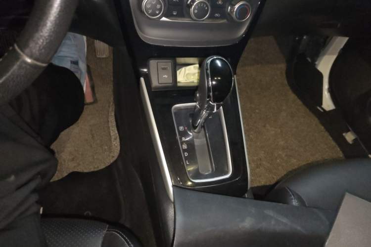 Used Nissan Sylphy 2019 1.6XV CVT Smart Connect Luxury Edition China V Standard Gear Lever