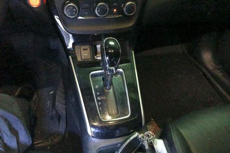 Used Nissan Sylphy 2019 1.6XV CVT Smart Connect Luxury Edition China VI Standard Gear Lever