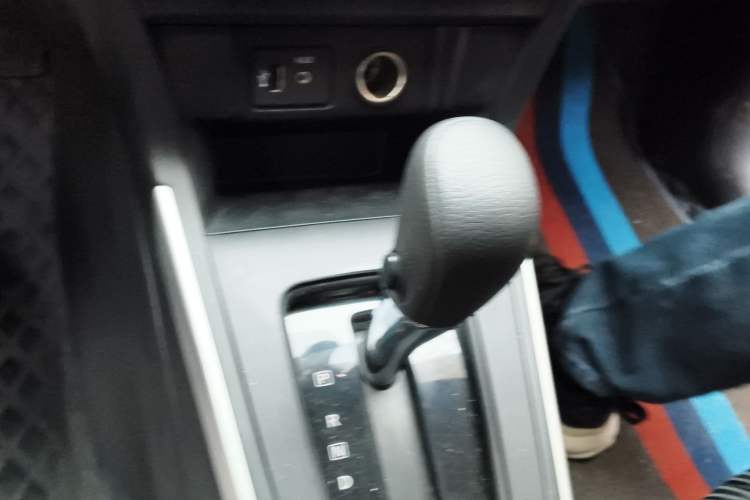 Used Nissan Sylphy 2019 Classic 1.6XE CVT Comfort Edition Gear Lever
