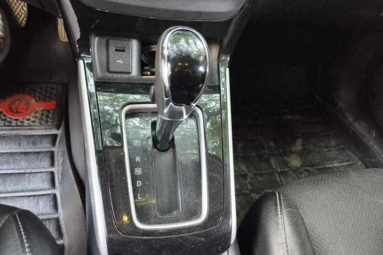 Used Nissan Sylphy 2019 1.6XV CVT Smart Connect Luxury Edition China VI Standard Gear Lever