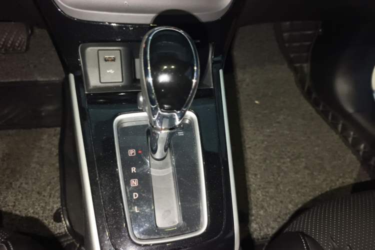 Used Nissan Sylphy 2019 1.6XV CVT Smart Connect Luxury Edition China VI Standard Gear Lever