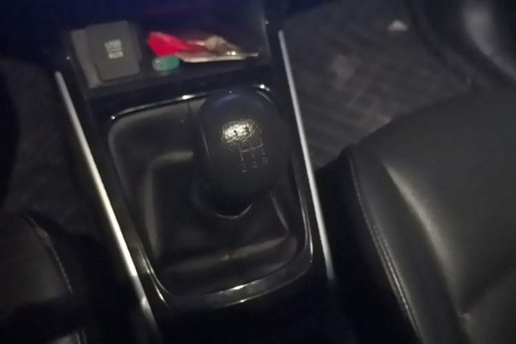 Used Nissan Sylphy 2019 1.6XL Manual Luxury Version China VI Standard Gear Lever