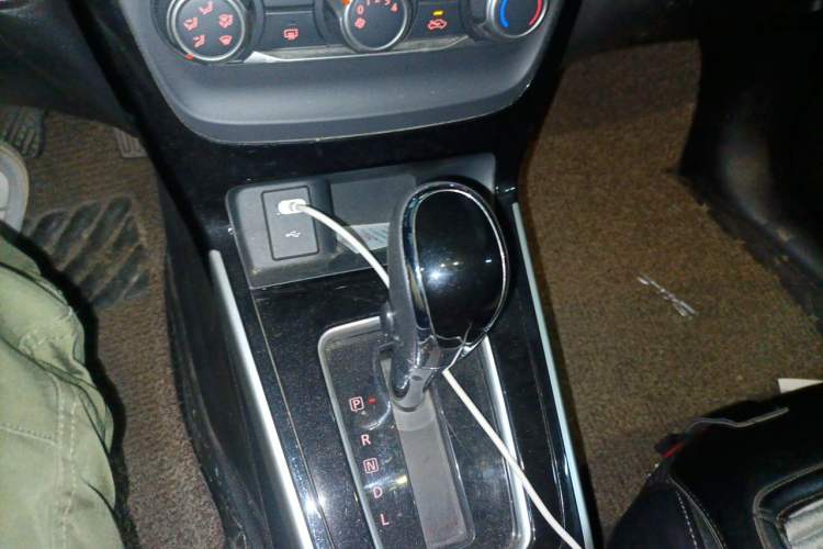 Used Nissan Sylphy 2019 1.6XV CVT Smart Connect Luxury Edition China VI Standard Gear Lever