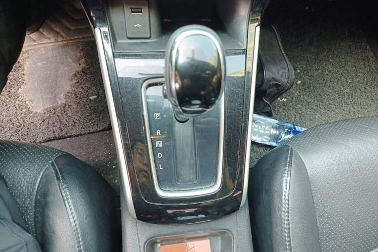 Used Nissan Sylphy 2019 1.6XV CVT Smart Connect Luxury Edition China V Standard Gear Lever