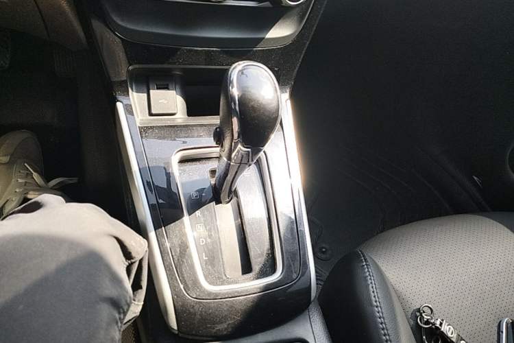 Used Nissan Sylphy 2019 1.6XV CVT Smart Connect Luxury Edition China VI Standard Gear Lever