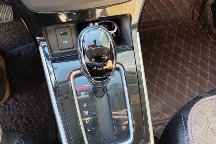 Used Nissan Sylphy 2019 1.6XV CVT Smart Connect Luxury Edition China VI Standard Gear Lever
