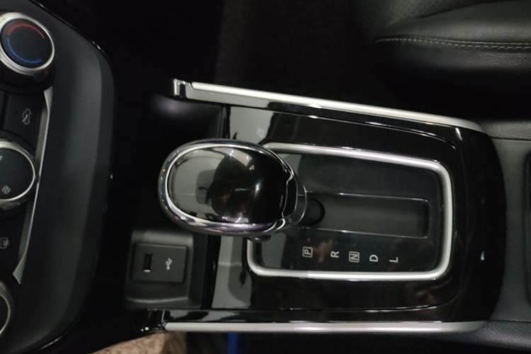 Used Nissan Sylphy 2019 1.6XV CVT Smart Connect Luxury Edition China VI Standard Gear Lever