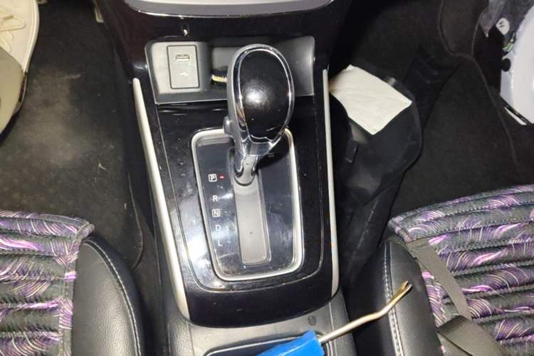 Used Nissan Sylphy 2019 1.6XV CVT Smart Connect Luxury Edition China VI Standard Gear Lever