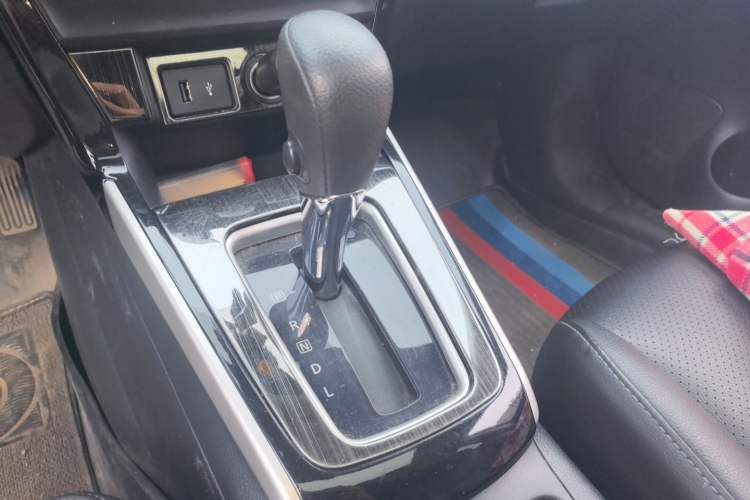Used Nissan Sylphy 2019 Classic 1.6XL CVT Luxury Edition Gear Lever