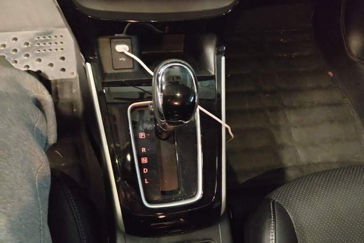Used Nissan Sylphy 2019 1.6XV CVT Smart Connect Luxury Edition China VI Standard Gear Lever