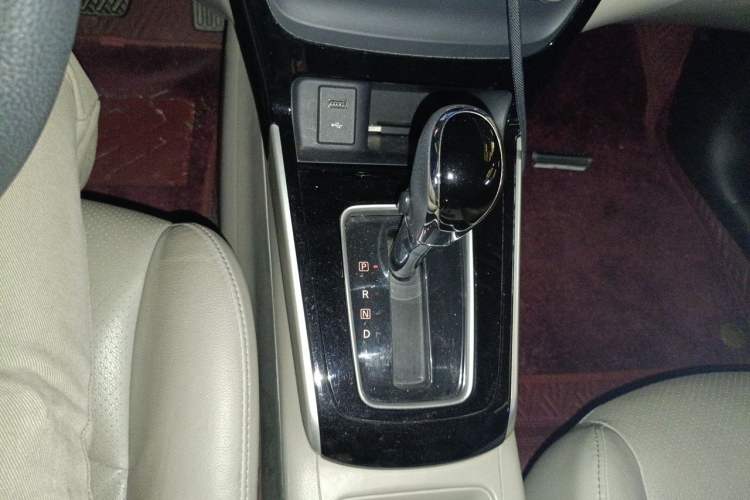 Used Nissan Sylphy 2019 1.6XV CVT Smart Connect Luxury Edition China VI Standard Gear Lever