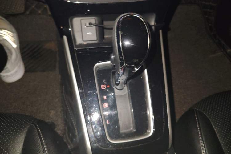 Used Nissan Sylphy 2019 1.6XV CVT Smart Connect Luxury Edition China VI Standard Gear Lever