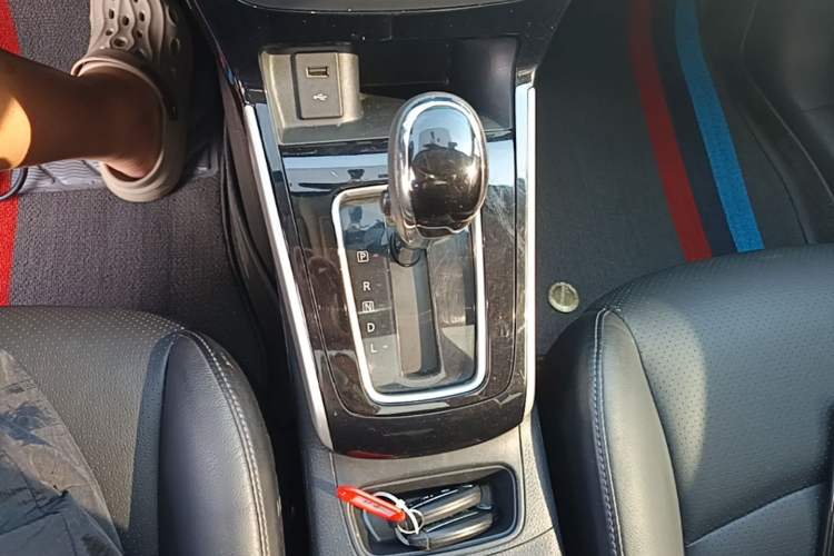 Used Nissan Sylphy 2019 1.6XV CVT Smart Connect Luxury Edition China VI Standard Gear Lever