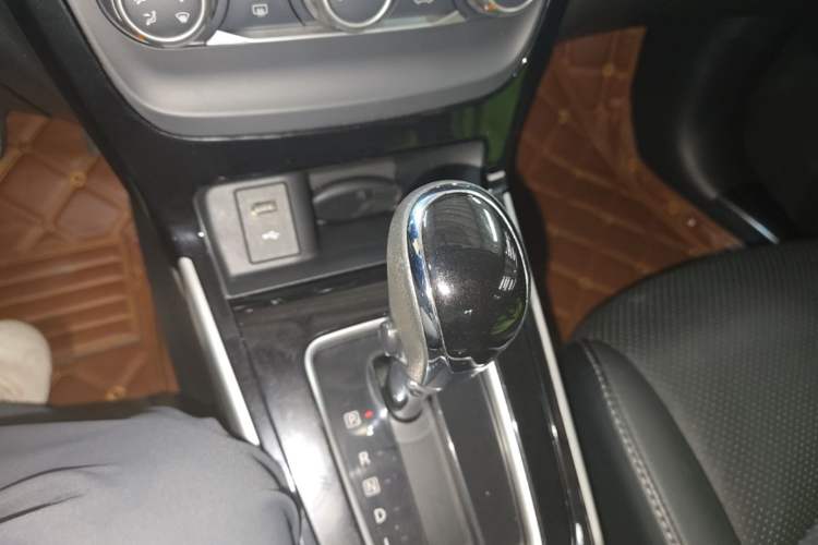 Used Nissan Sylphy 2019 1.6XV CVT Smart Connect Luxury Edition China VI Standard Gear Lever