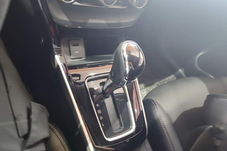 Used Nissan Sylphy 2019 1.6XV CVT Smart Connect Luxury Edition China VI Standard Gear Lever