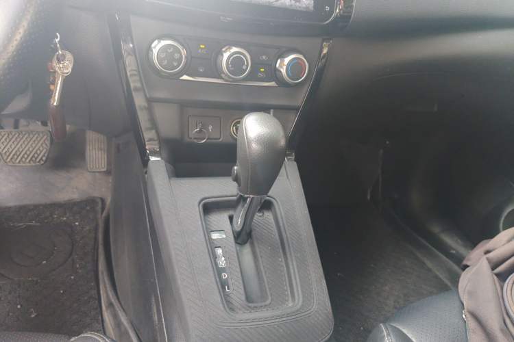 Used Nissan Sylphy 2019 Classic 1.6XL CVT Luxury Edition Gear Lever