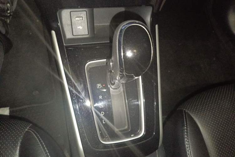 Used Nissan Sylphy 2019 1.6XV CVT Smart Connect Luxury Edition China VI Standard Gear Lever