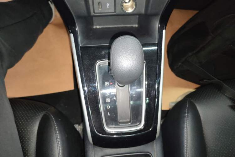 Used Nissan Sylphy 2019 Classic 1.6XL CVT Luxury Edition Gear Lever