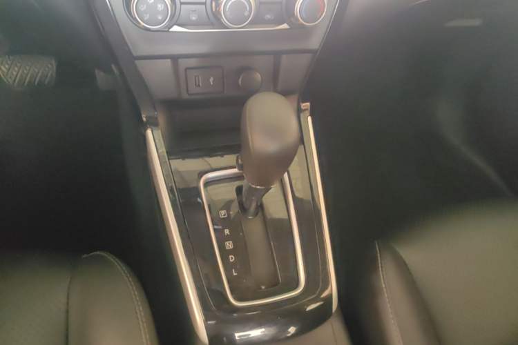 Used Nissan Sylphy 2019 Classic 1.6XL CVT Luxury Edition Gear Lever