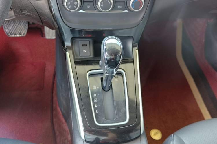Used Nissan Sylphy 2019 1.6XV CVT Smart Connect Luxury Edition China VI Standard Gear Lever
