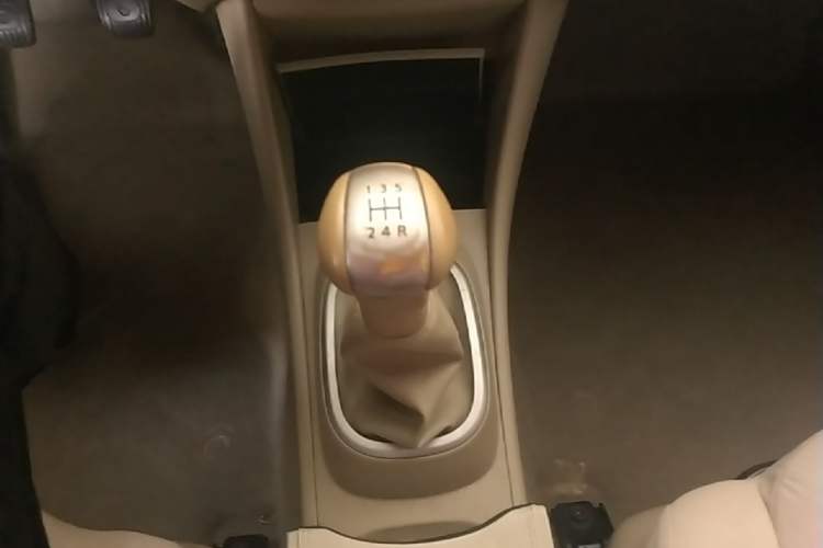 Used Nissan Sylphy 2019 Classic 1.6XE+ Manual SmartConnect Leading Edition Gear Lever