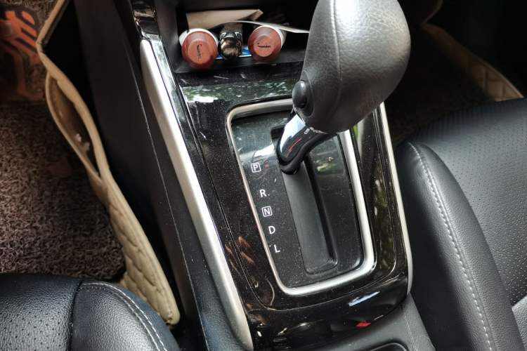 Used Nissan Sylphy 2019 1.6XV CVT Smart Connect Luxury Edition China V Standard Gear Lever
