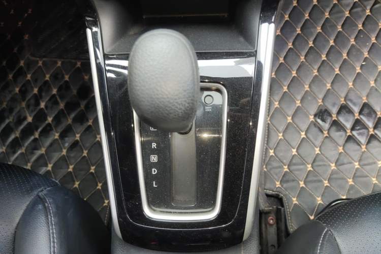 Used Nissan Sylphy 2019 Classic 1.6XL CVT Luxury Edition Gear Lever