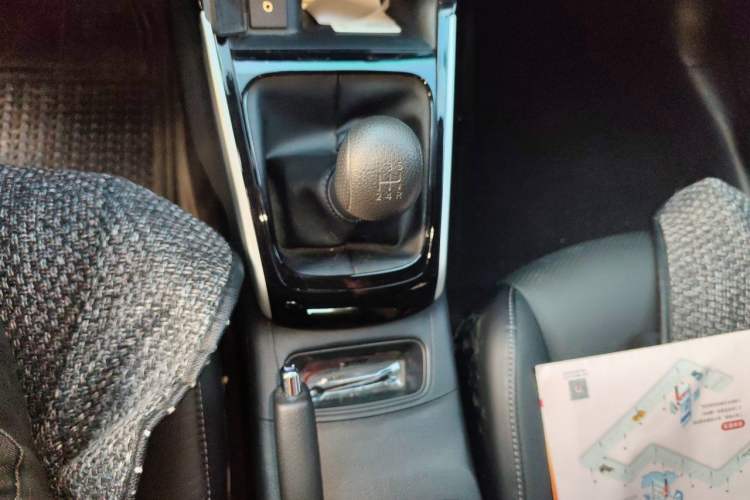 Used Nissan Sylphy 2019 1.6XL Manual Luxury Version China VI Standard Gear Lever