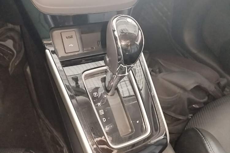 Used Nissan Sylphy 2019 1.6XV CVT Smart Connect Luxury Edition China VI Standard Gear Lever