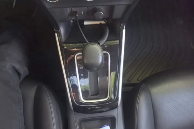 Used Nissan Sylphy 2019 Classic 1.6XE+ CVT Smart Connect Luxury Edition Gear Lever