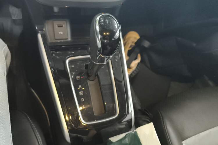 Used Nissan Sylphy 2019 1.6XV CVT Smart Connect Luxury Edition China VI Standard Gear Lever