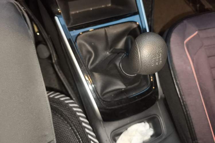 Used Nissan Sylphy 2019 Classic 1.6 XL Manual Luxury Edition Gear Lever